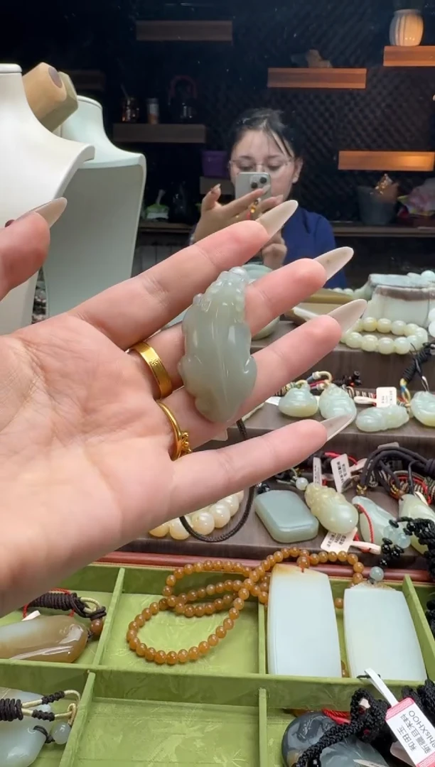 和田玉未镶嵌吊坠(赠链)且末料青白玉貔貅吊坠