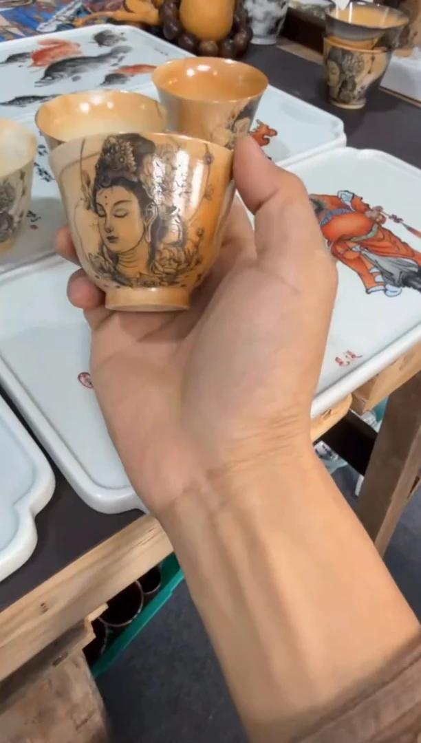 以笔为心，以瓷为纸。