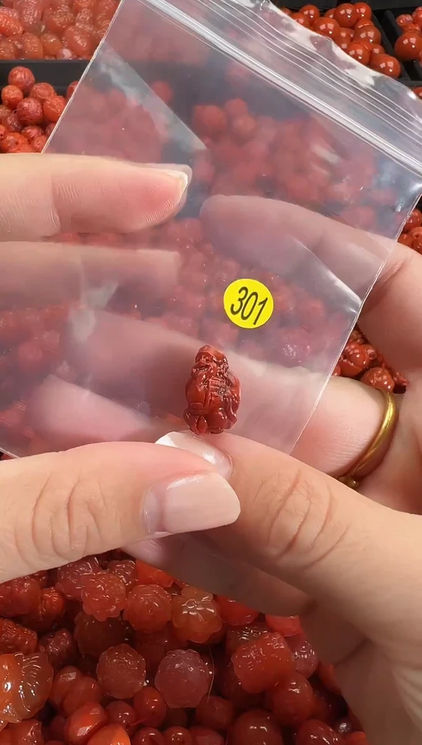 颈饰未镶嵌南红玛瑙1