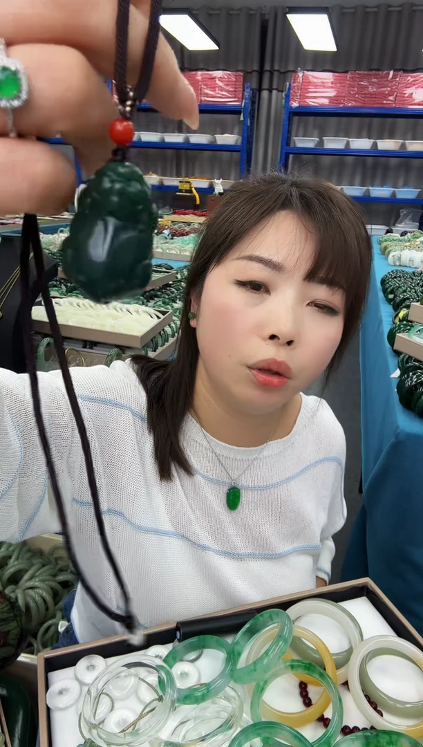 貔貅吊坠手工绳编制