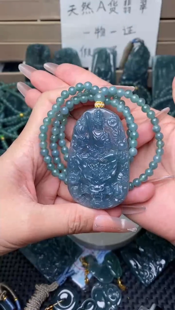翡翠未镶嵌颈饰