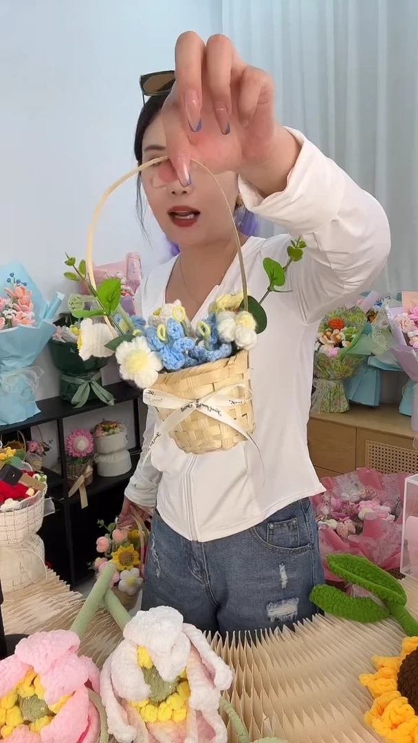 精致手工成品花束非遗毛线花送人见面礼