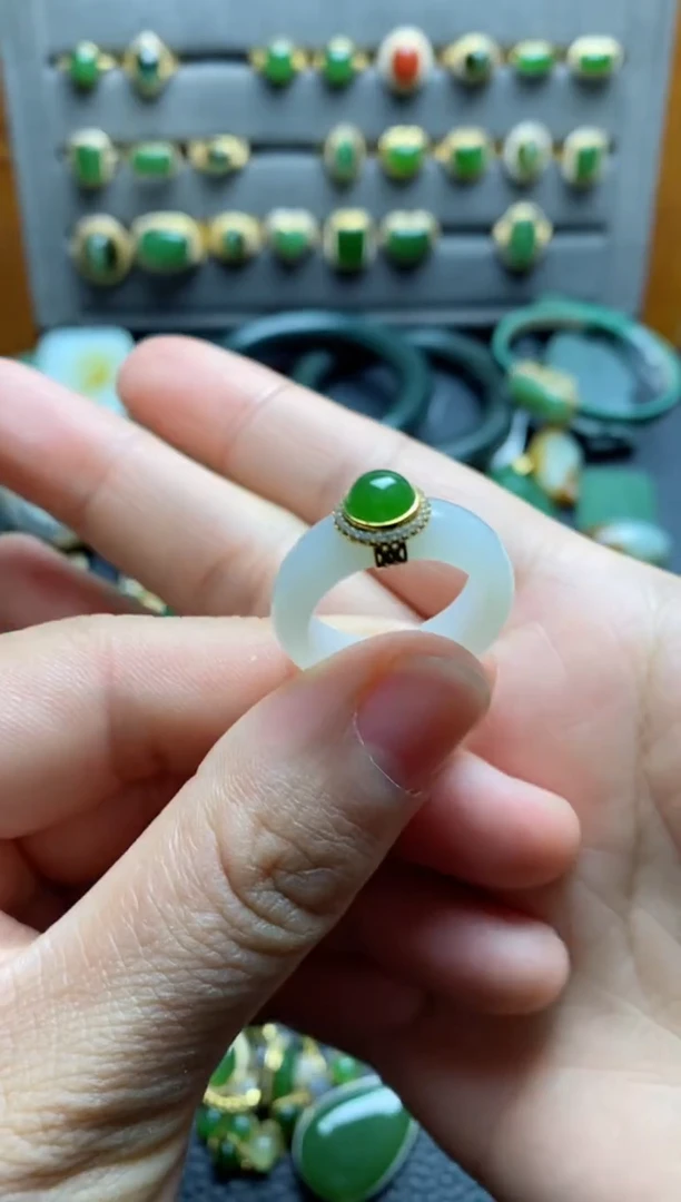 【闪购商品】和田玉13圈口18K金镶嵌戒指