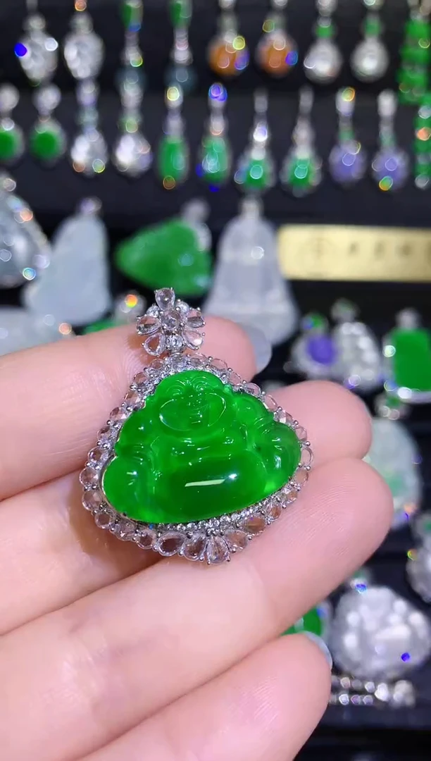 【闪购商品】翡翠颈饰18K金镶嵌高冰玻满绿弥勒佛