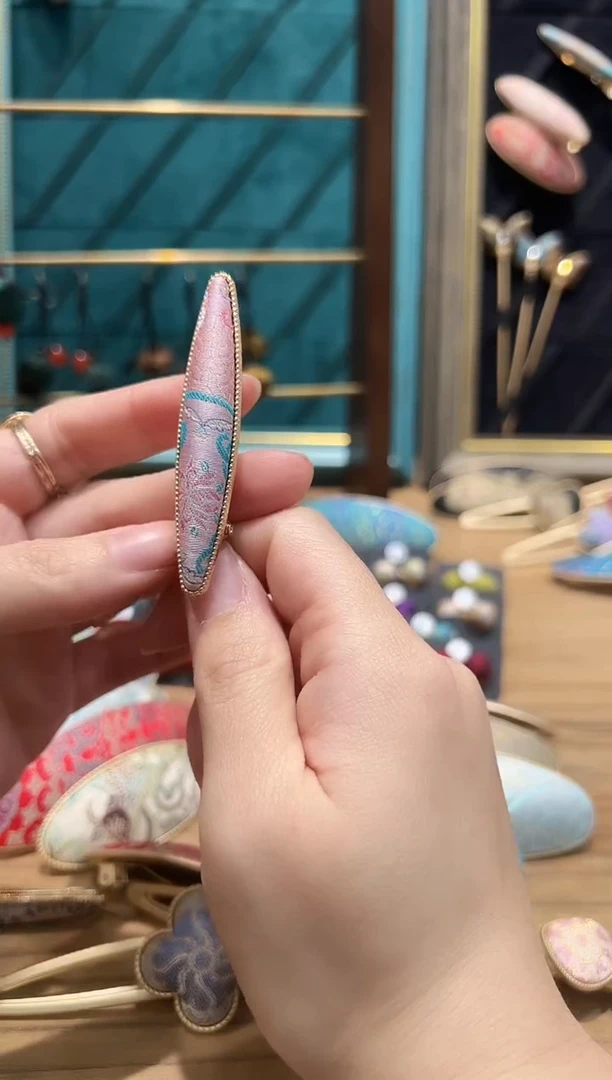 【闪购商品】【一物一拍专车】粉色福寿绵长小柳叶发夹