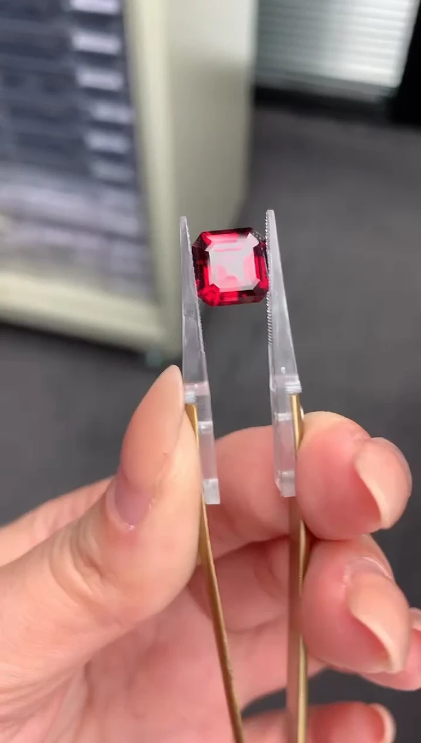 【闪购商品】石榴石裸石未镶嵌6.1ct镁铝