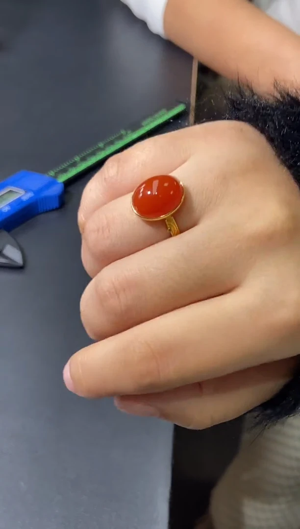 18K金镶嵌南红玛瑙戒指涼****?天然南红39