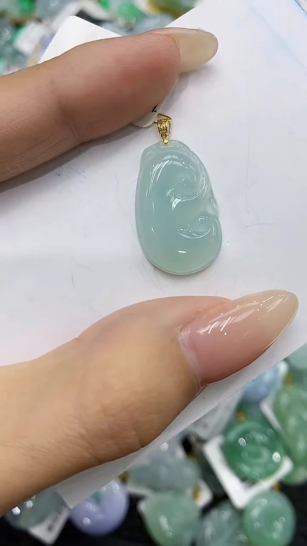 翡翠18K金镶嵌颈饰111111111111