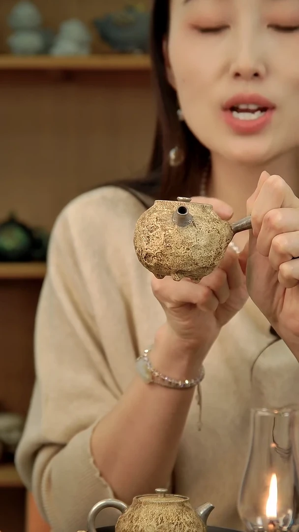 言野手作 粉引仿古锤纹三足侧把壶