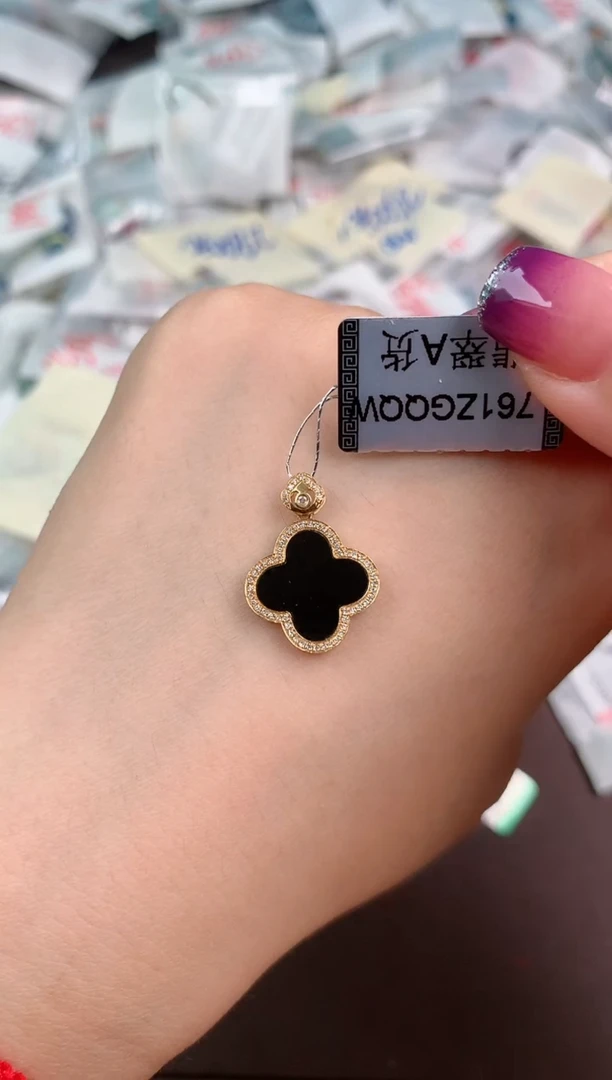 翡翠挂件18K金镶嵌y****?一