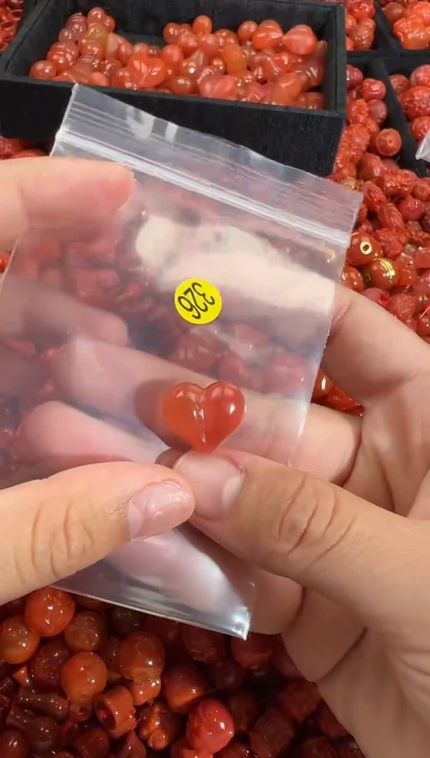 南红玛瑙未镶嵌颈饰1