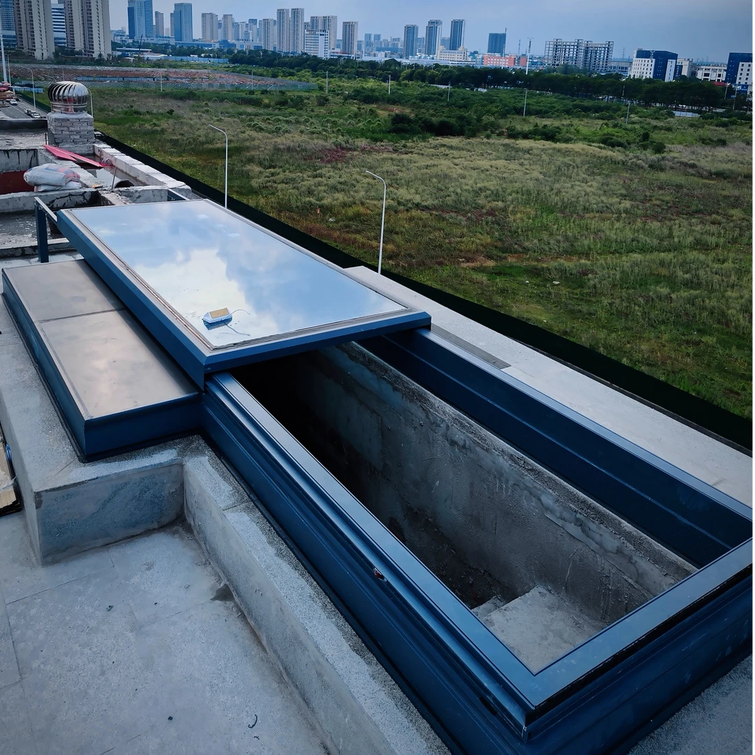 楼梯口玻璃平屋顶平移电动天窗