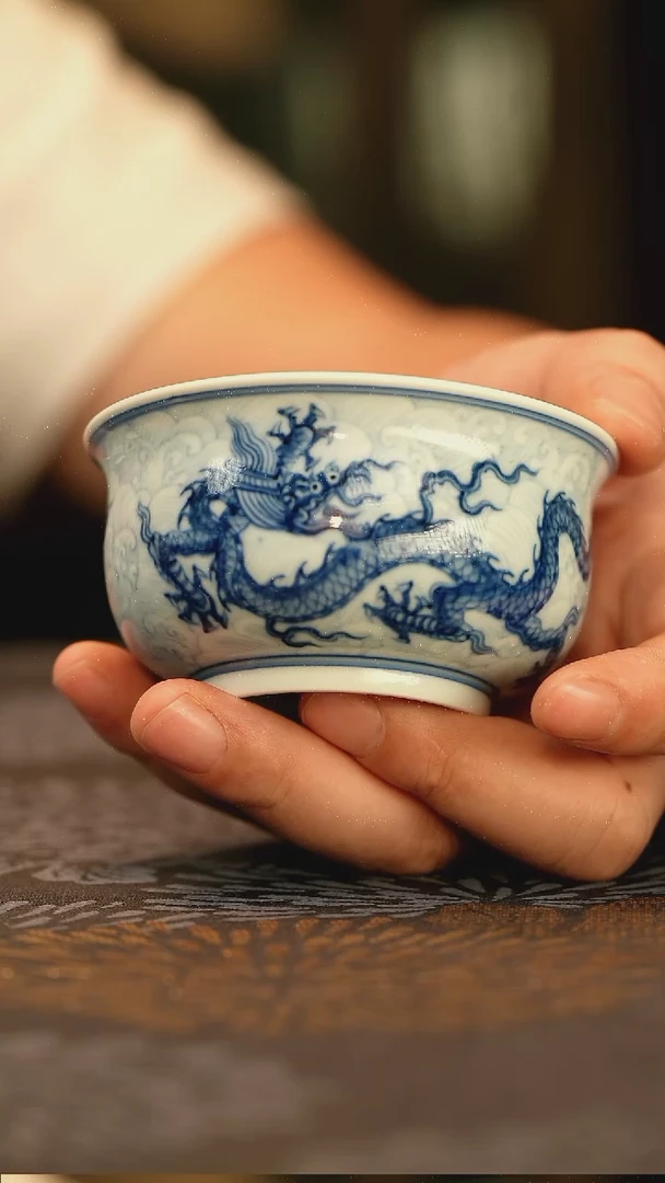 中式仿明青花深龙纹淡海水炉式