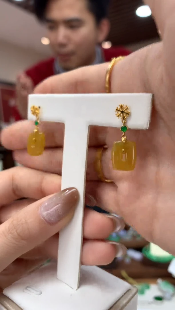 【闪购商品】翡翠吊坠(不含链)18K金镶嵌耳钉