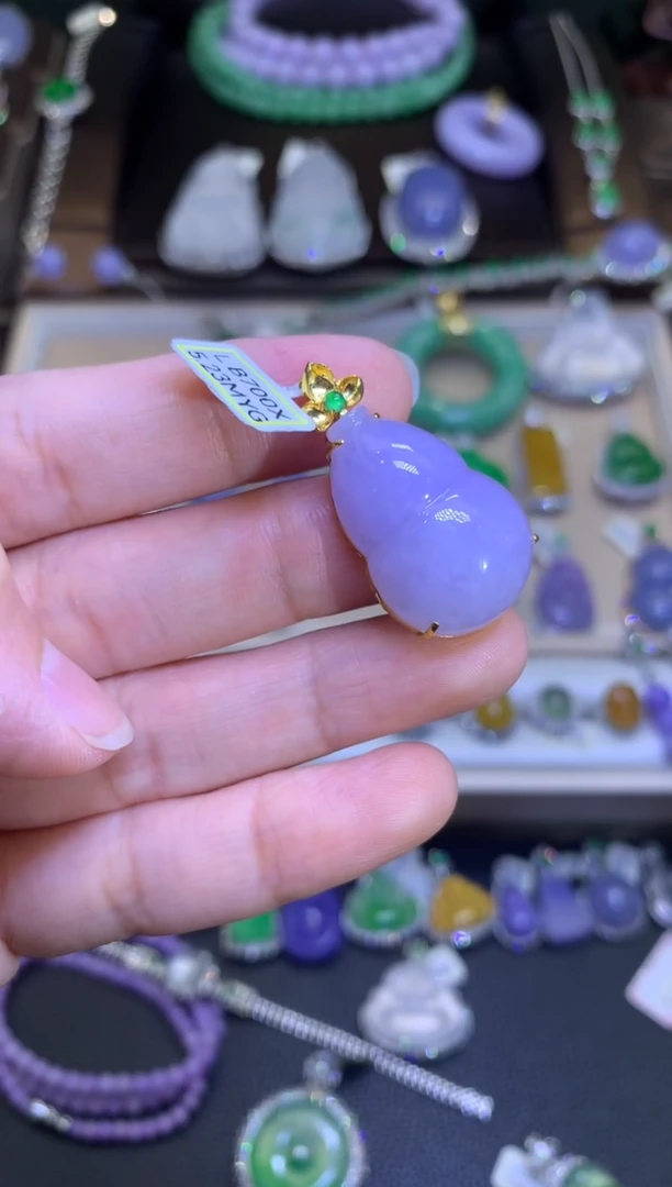 翡翠18K金镶嵌颈饰翡翠A货