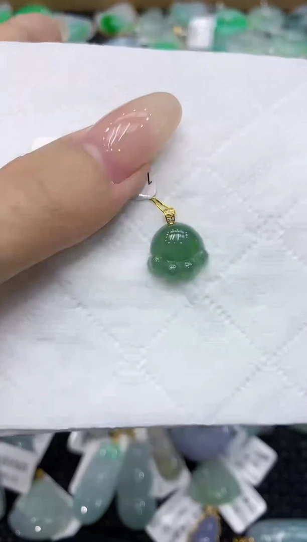 翡翠18K金镶嵌颈饰111111111111