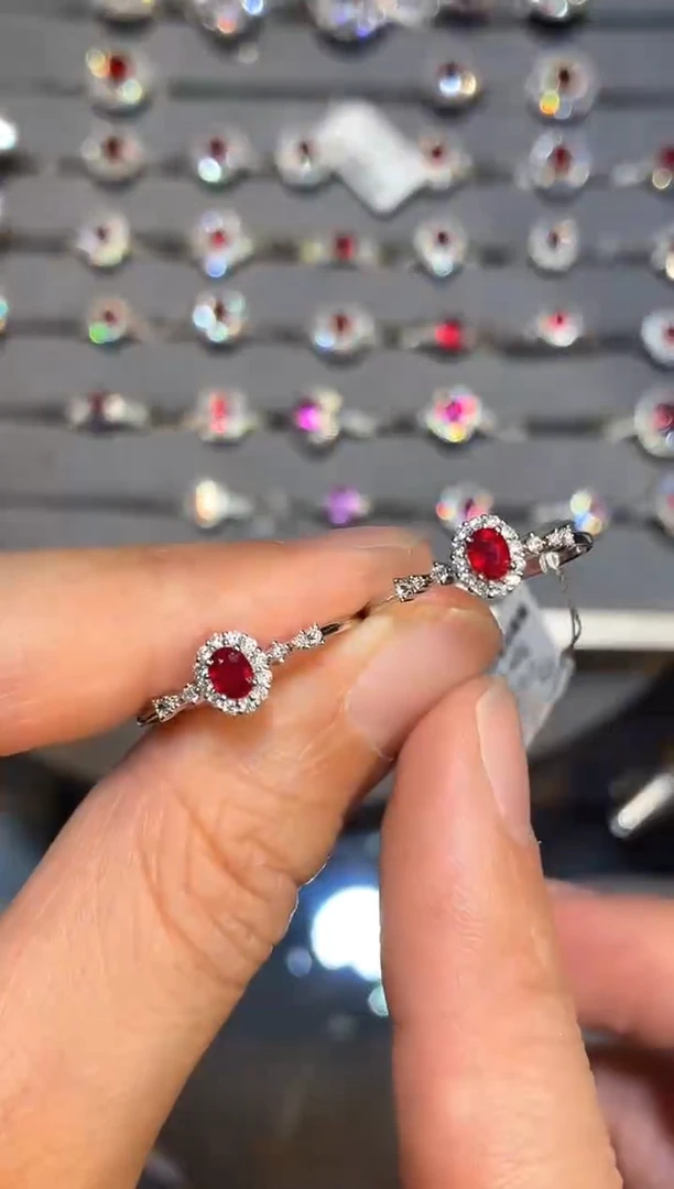 18K金镶嵌戒指红宝石【闪购】不低于0.25ct/多样性发其一