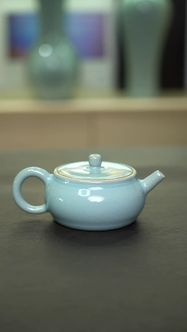 杯子瓷天青半月壶