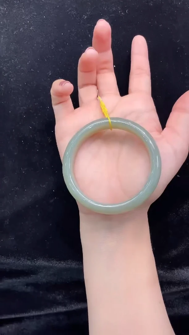 和田玉手镯未镶嵌新疆且末料青白玉56圈口上等和田玉手镯女