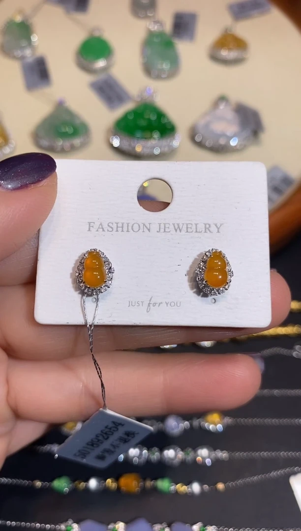 18K金镶嵌翡翠耳饰耳饰