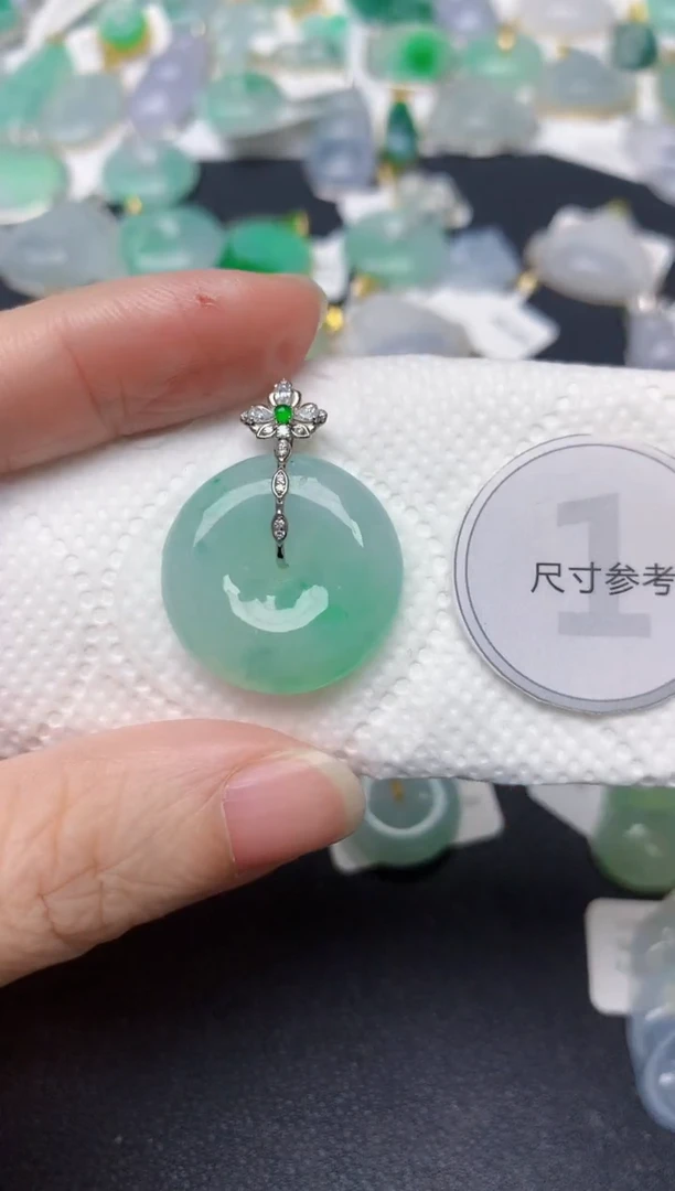 颈饰18K金镶嵌翡翠天然缅甸A货翡翠