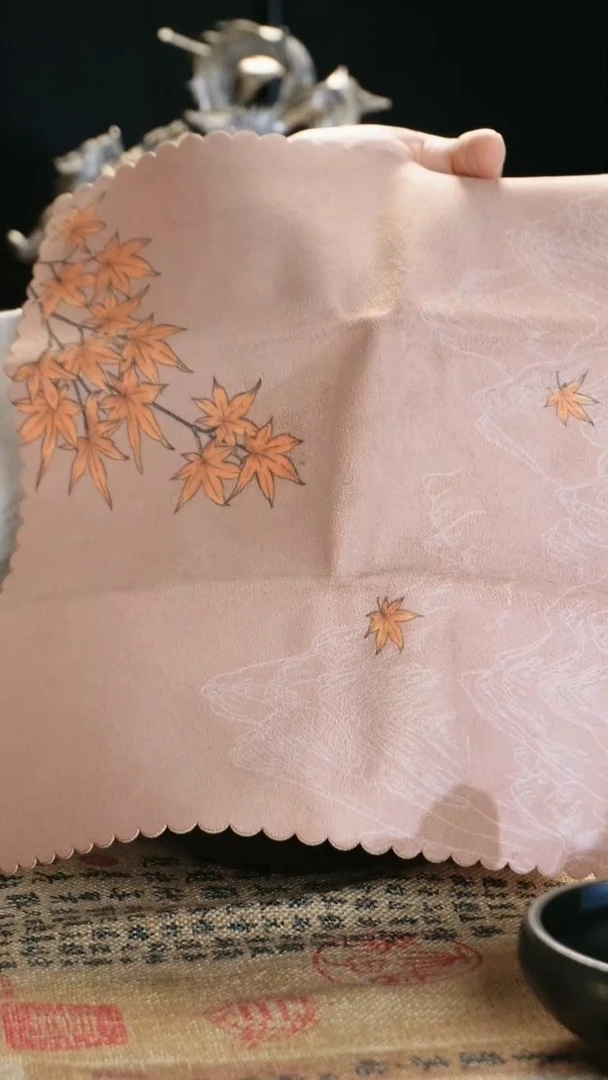 【闪购商品】藕粉色枫叶金边鹿皮绒