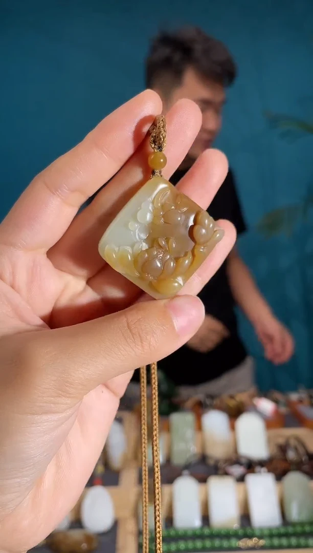 颈饰未镶嵌和田玉1
