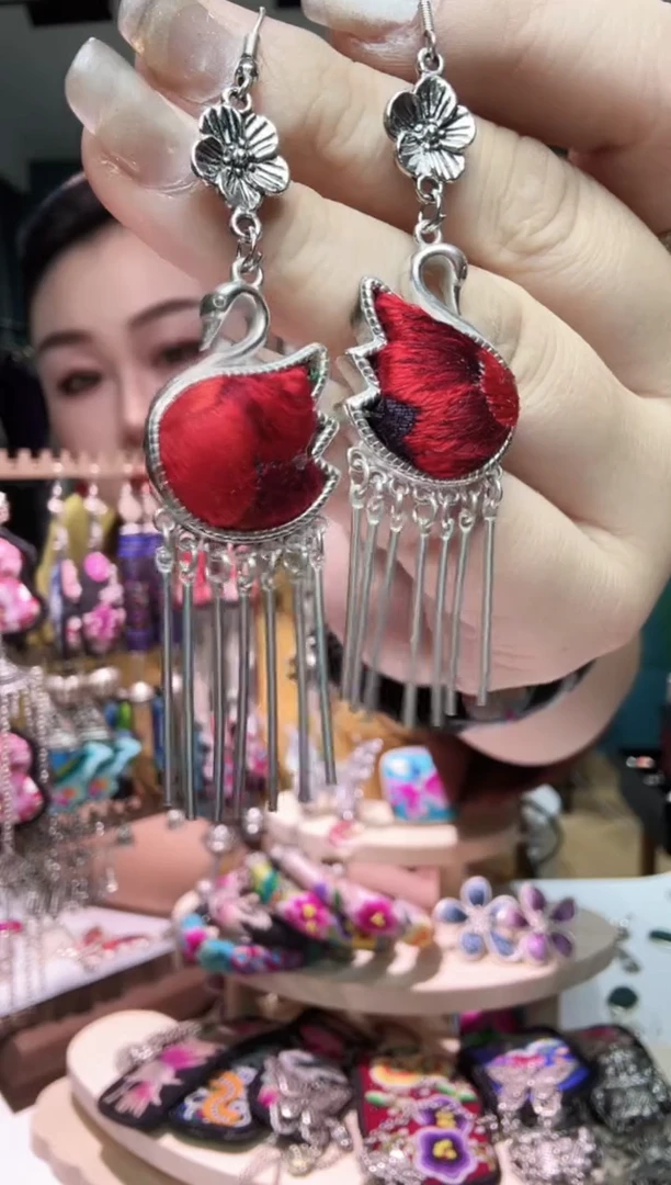 刺绣纯手工苗绣非遗耳环