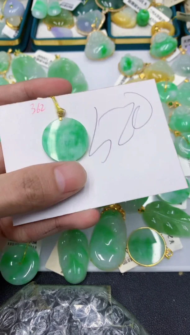 颈饰18K金镶嵌翡翠111111