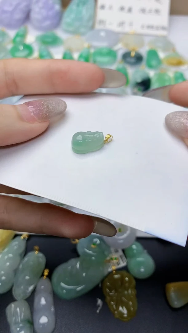 颈饰18K金镶嵌翡翠天然翡翠A货