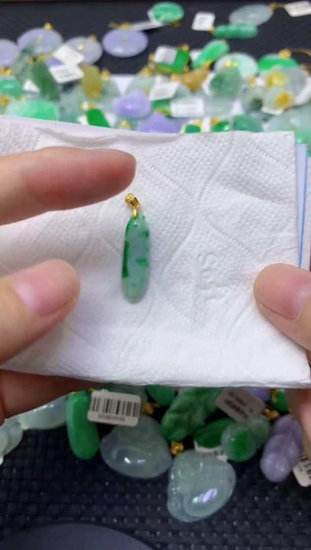 颈饰未镶嵌翡翠天然缅甸翡翠A货