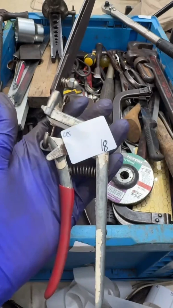 明***桐家用五金工具一个