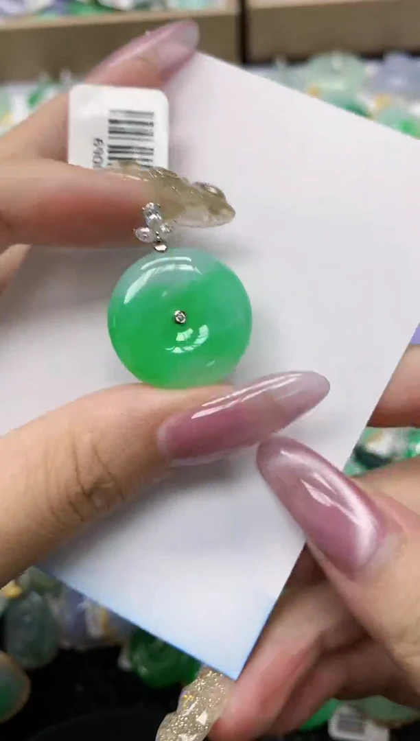 翡翠18K金镶嵌颈饰1111111111