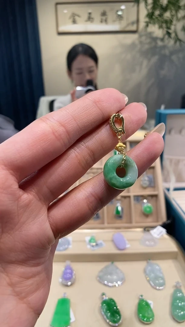 【闪购商品】翡翠吊坠(不含链)未镶嵌甜甜圈
