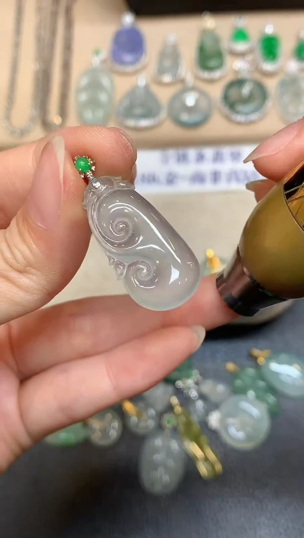 颈饰18K金镶嵌翡翠如意【无服务费