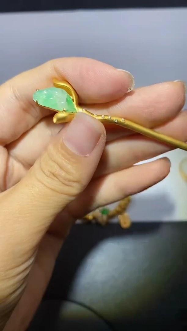 翡翠银S925镶嵌颈饰翡翠 银S925镶嵌 颈饰