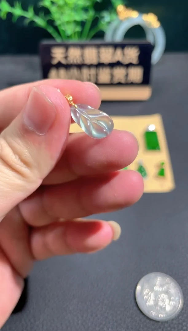 翡翠18K金镶嵌颈饰翡翠