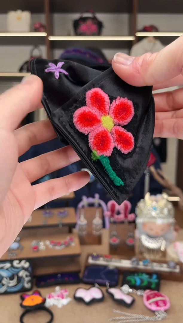 织绣A02黔东南苗族刺绣  抓夹