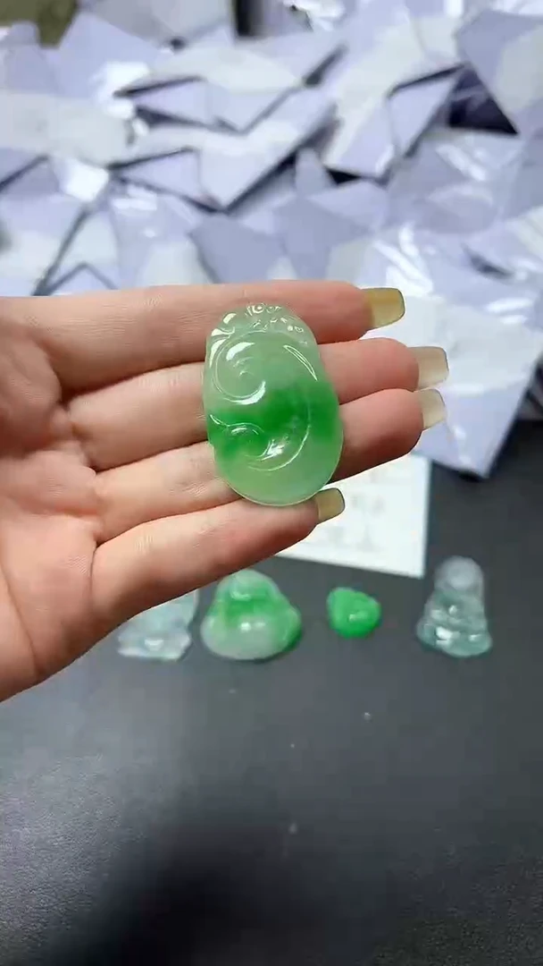 翡翠未镶嵌颈饰时尚女士精品吊坠