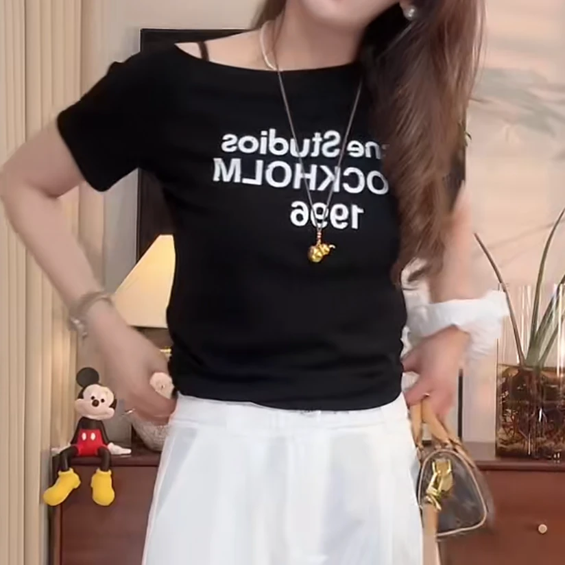 设计感斜领露肩褶修身甜辣短袖T恤2025夏季新款时尚百搭短款上衣