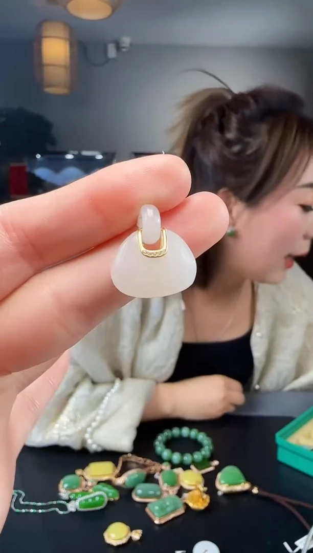 【闪购商品】和田玉吊坠(不含链)未镶嵌1