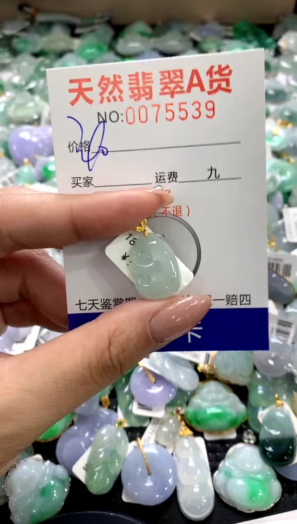 颈饰18K金镶嵌翡翠1111111111111111