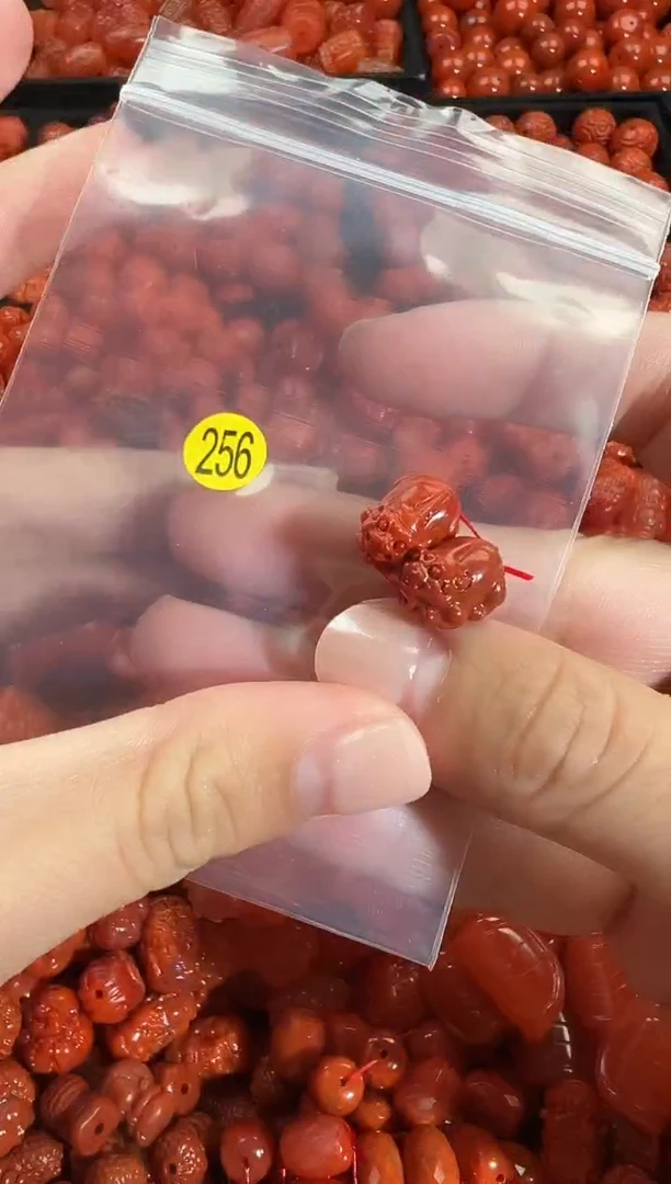 颈饰未镶嵌南红玛瑙1