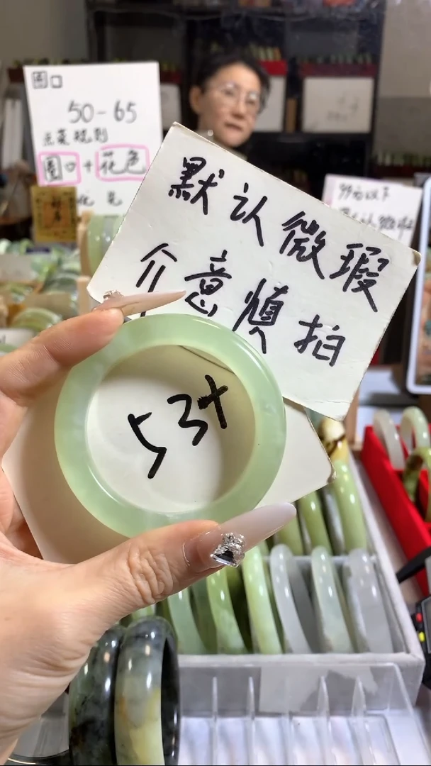 未镶嵌岫玉手镯3