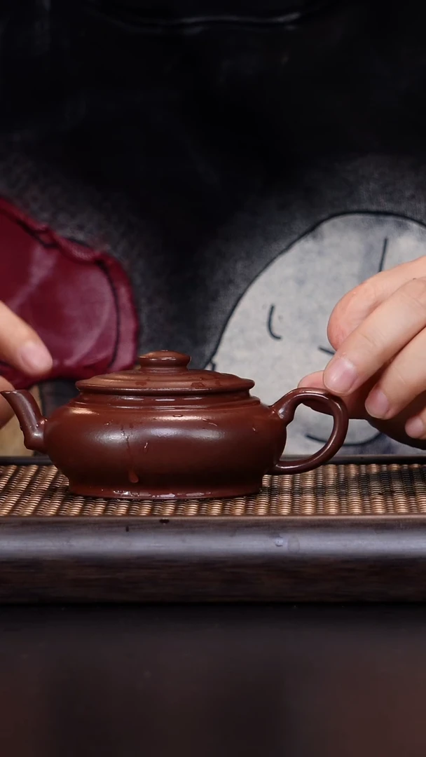 茶壶紫砂文革底槽清原矿