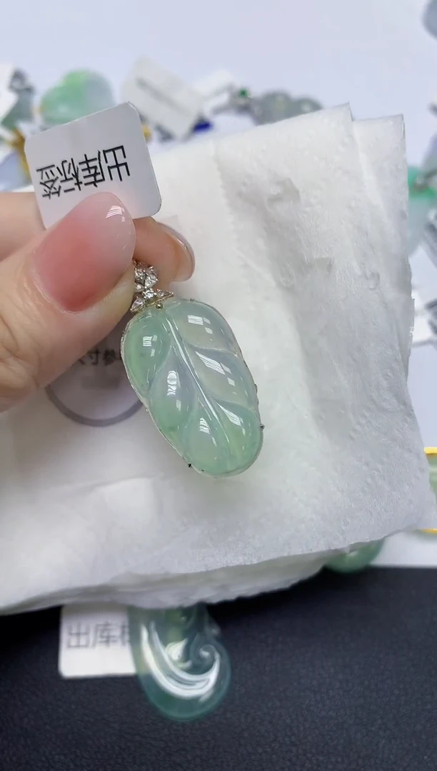 颈饰18K金镶嵌翡翠天然缅甸翡翠A货多样性发一件