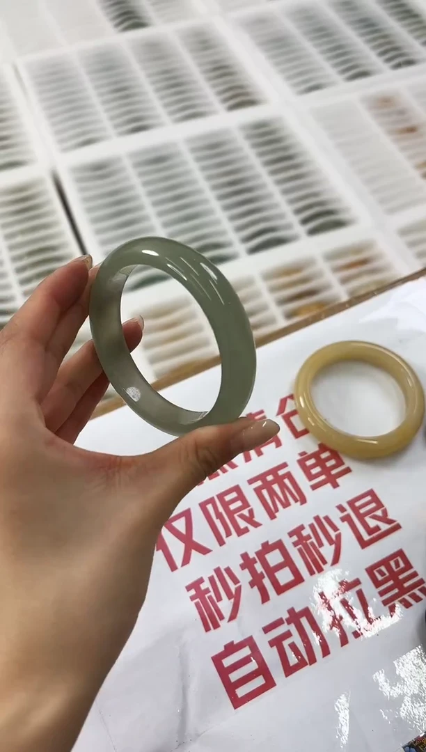 未镶嵌手镯石英质玉137-58D