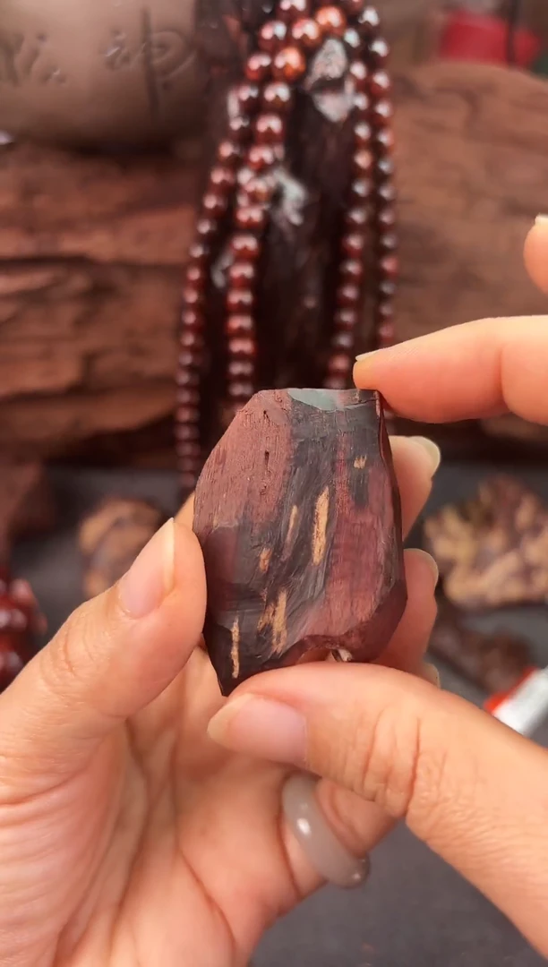 降真香海南红降花梨公随形原料手把件15g