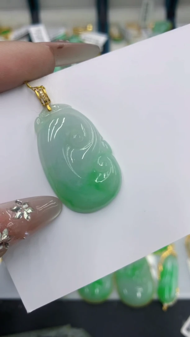 颈饰18K金镶嵌翡翠11111
