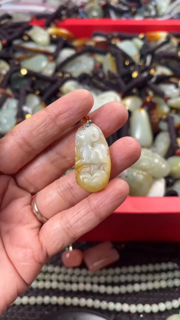 【闪购商品】和田玉颈饰未镶嵌多样性发货没有证书拍一发一有瑕